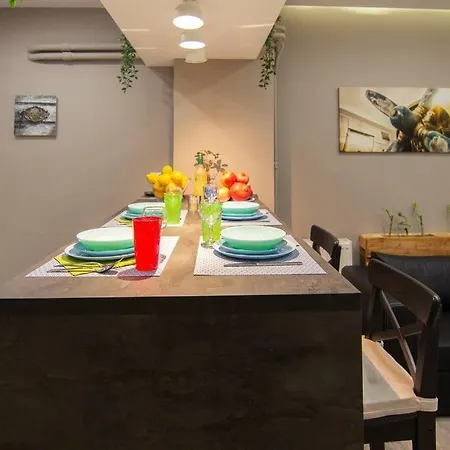 2 Bedroom Few Steps From Plaka Apartment